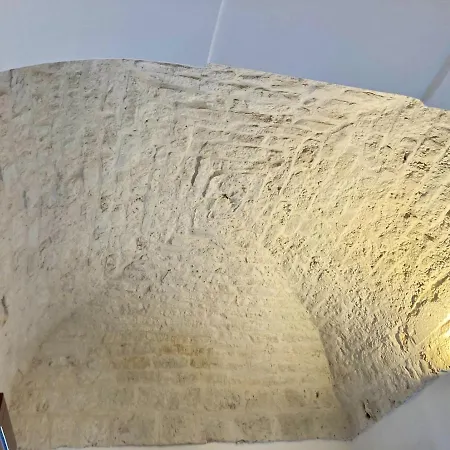 Amara Typical Stone House - Centro 오스투니